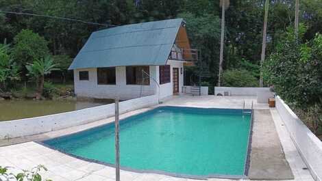 Chalé com piscina na Grande Florianópolis
