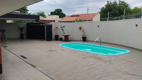 Zona de fiesta y ocio, casa con piscina en la ciudad de Rio Preto