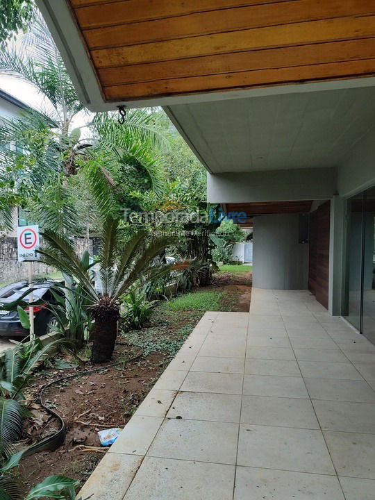 Casa para alquiler de vacaciones em Ubatuba (Praia do Lázaro)