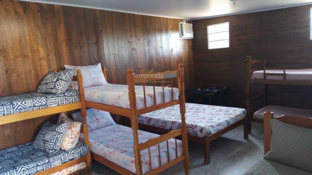 Casa para alquiler de vacaciones em Peruíbe (Balneario Maria Helena Novaes)