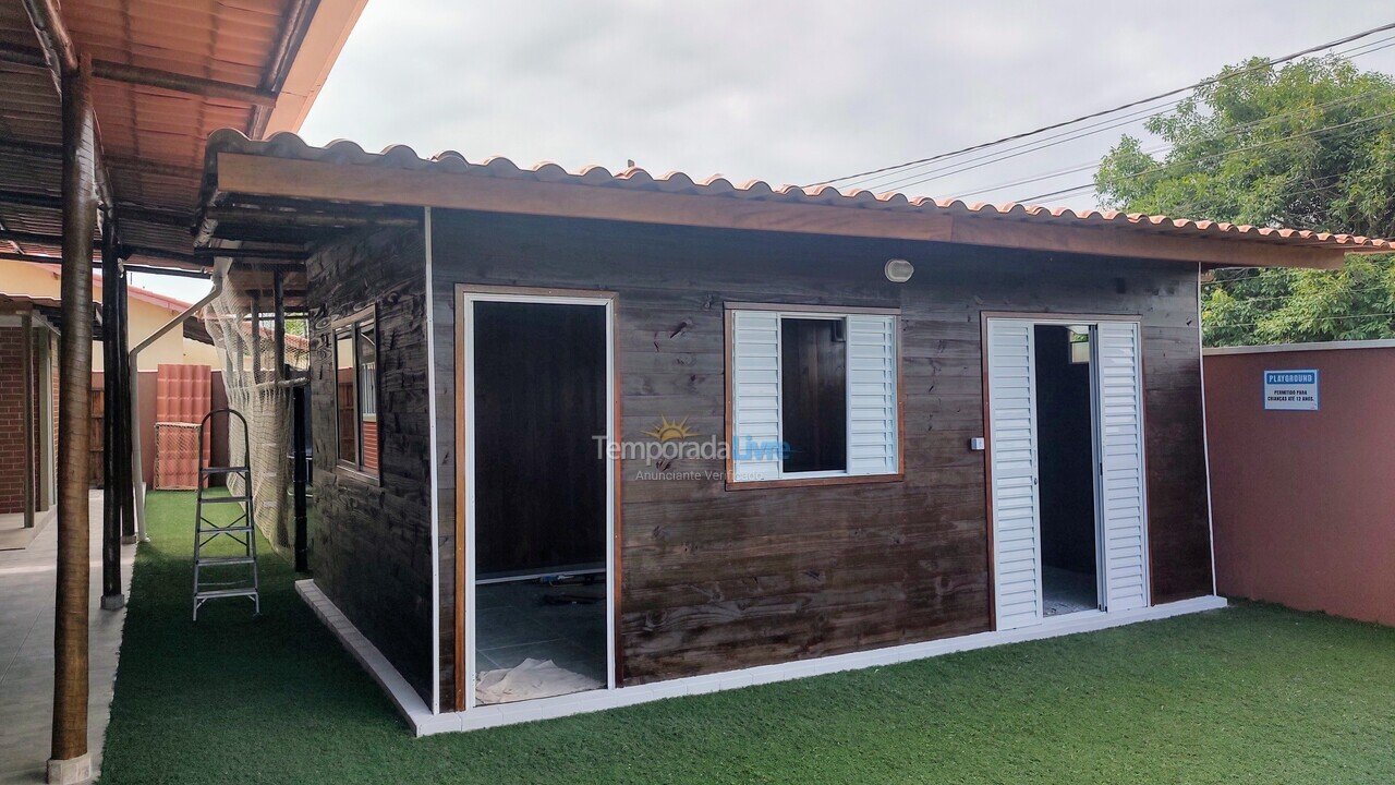 Casa para aluguel de temporada em Peruíbe (Balneario Maria Helena Novaes)