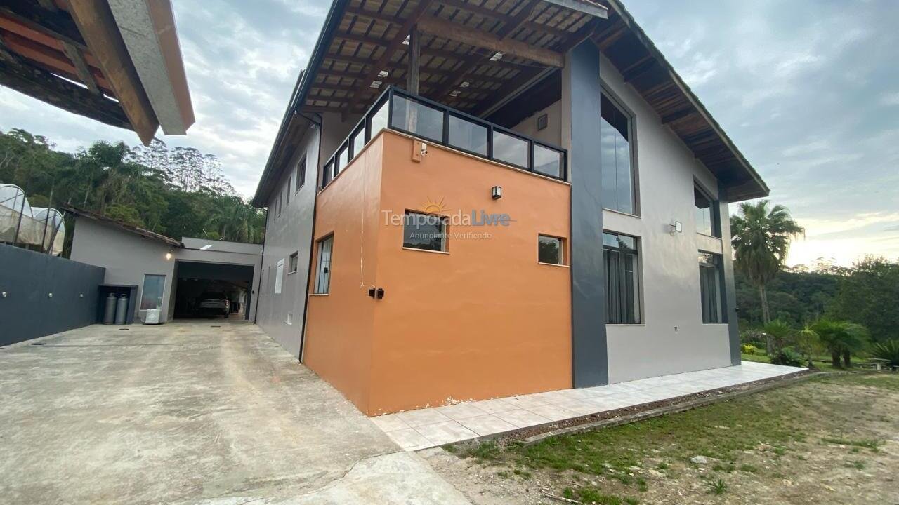 Casa para alquiler de vacaciones em Mogi das Cruzes (Biritiba Ussu)