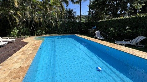 Casa 4 Suites Barra do Sahy con piscina