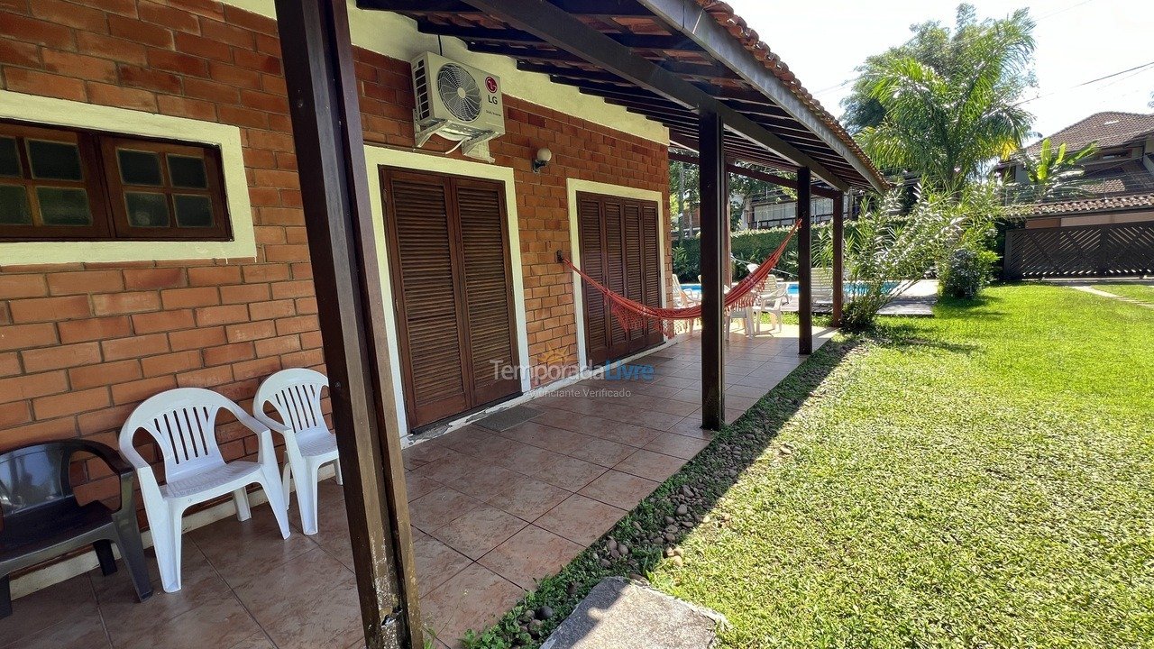 Casa para alquiler de vacaciones em São Sebastião (Barra do Sahy)