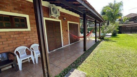 House 4 Suites Barra do Sahy with Swimming Pool