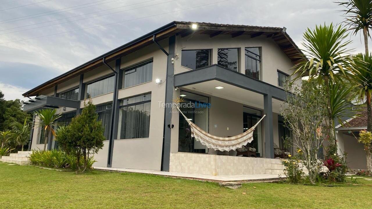 Casa para aluguel de temporada em Mogi das Cruzes (Biritiba Ussu)