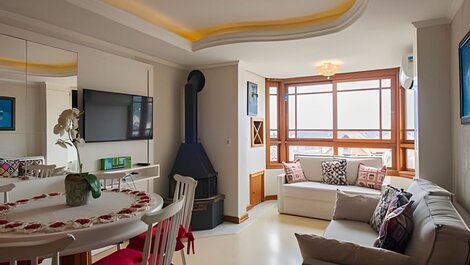 Ed. Zagonel, 3 suites, 3 blocks from Rua Coberta