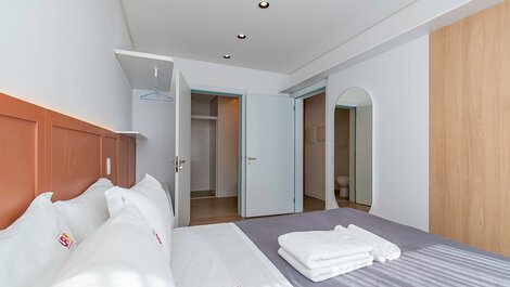 Volo Palace 402- 2 Suites, 8 pax, on Borges (two blocks from Rua...