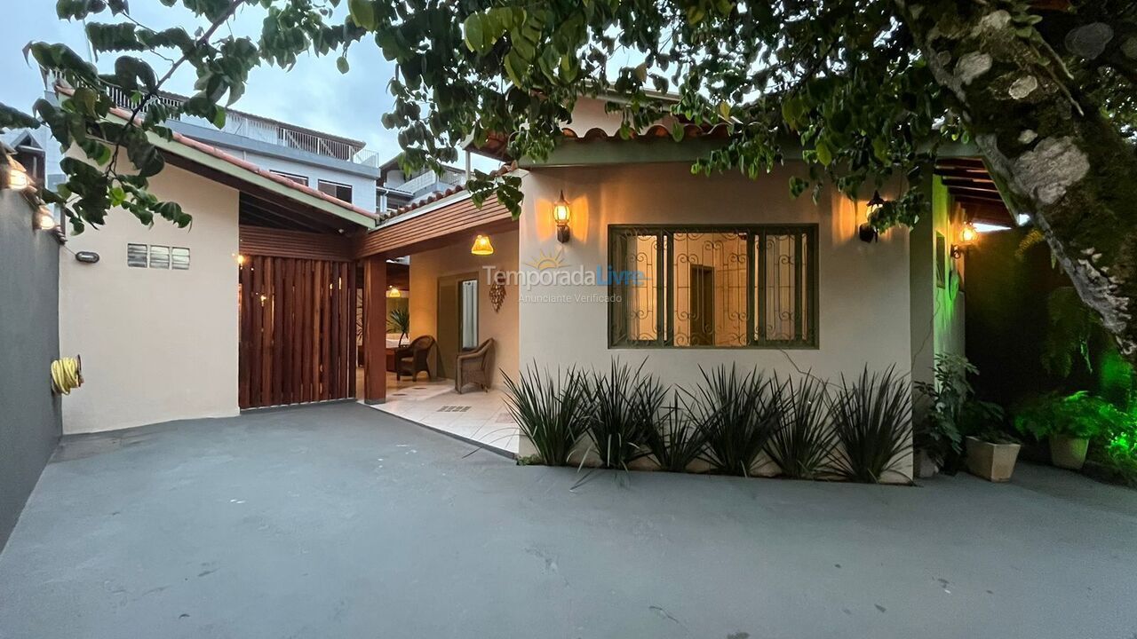 Casa para aluguel de temporada em Ubatuba (Itaguá)