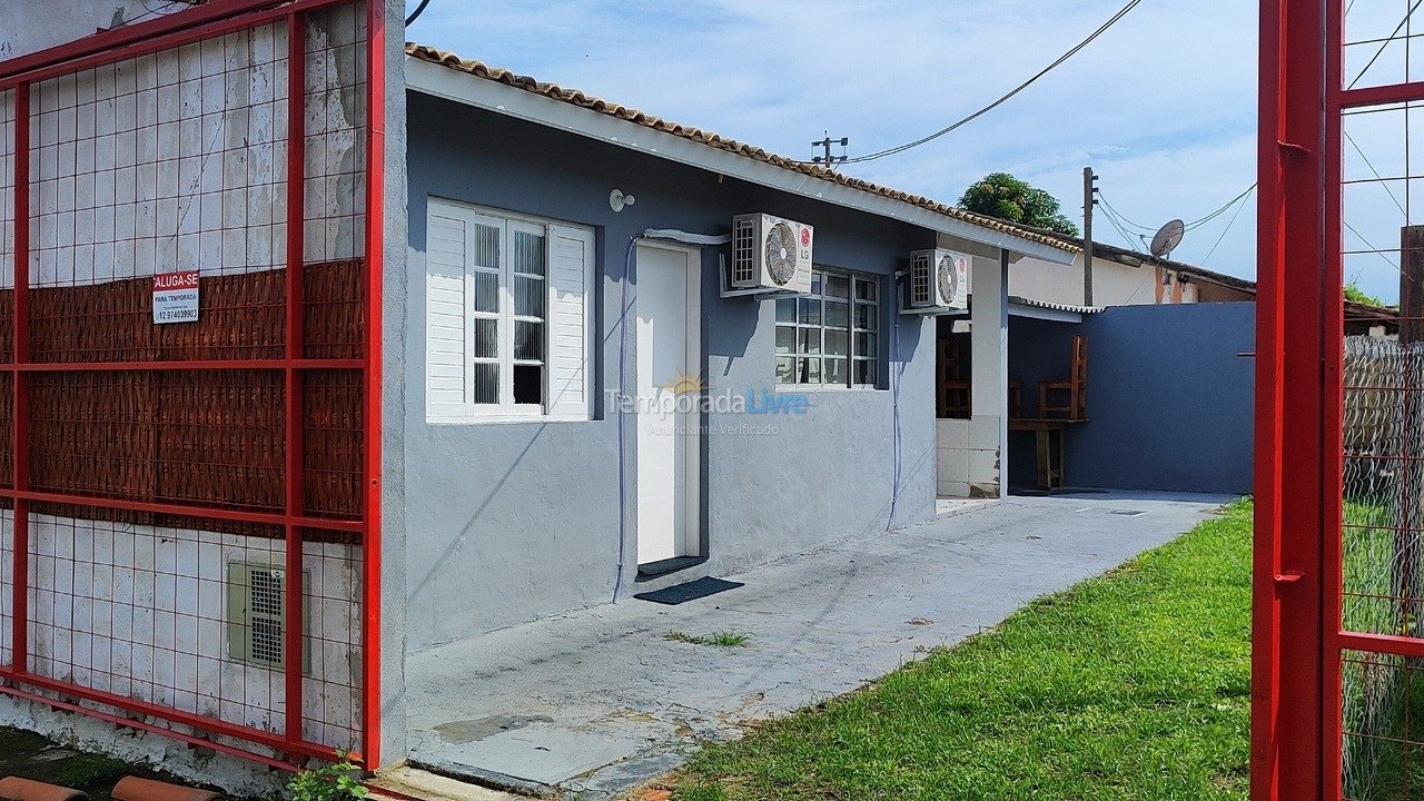 Casa para alquiler de vacaciones em São Sebastião (Praia Preta Varadouro)