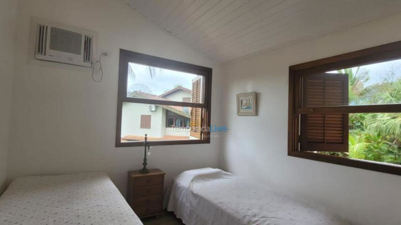 House for vacation rental in São Sebastião (Praia da Baleia)