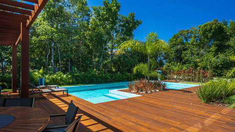 Casa Alto Padrão 7 Suítes em Praia do Forte no Condomínio Praia Bella