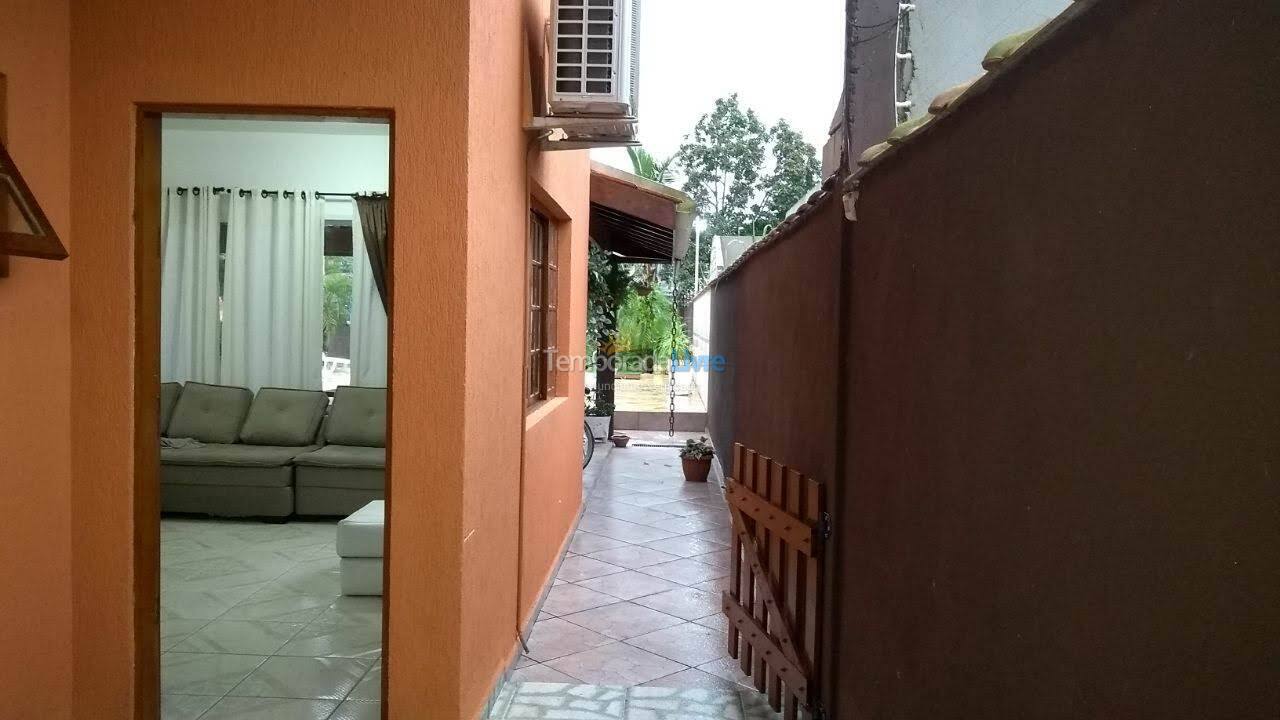 House for vacation rental in Caraguatatuba (Praia de Massaguaçu)