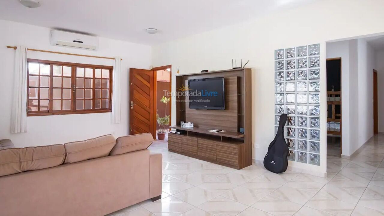 House for vacation rental in Caraguatatuba (Praia de Massaguaçu)