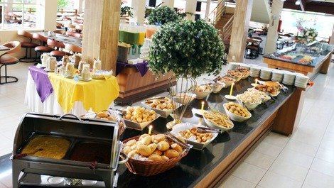 Hospedagem Hotel Acqua Bella com clube e refeições.