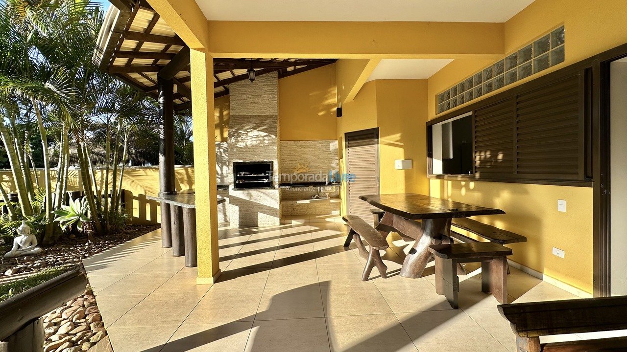 House for vacation rental in Guaratuba (Barra do Saí)