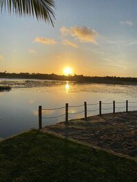 Pôr do sol na lagoa