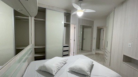 Apartamento quadra mar de 2 dormitórios Itapema Centro SC