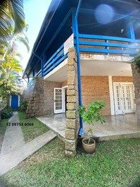 Casa para 20 personas - aire y WIFI - condominio - a 30 metros de la playa - Ubatuba
