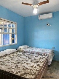 Casa p/20 pessoas- AR e WIFI - condomínio- 30 metros da praia- Ubatuba