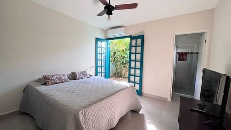 4 bedrooms, swimming pool and barbecue. close to the beach in condominium.