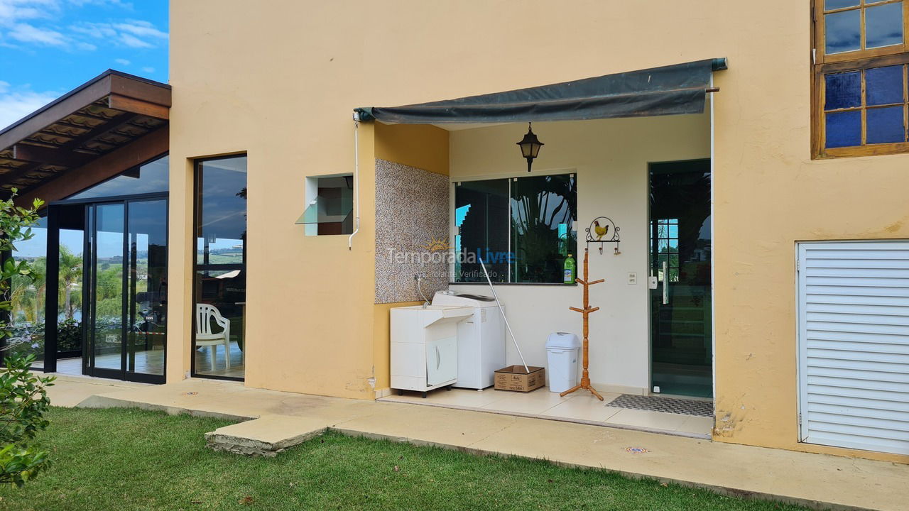 Casa para alquiler de vacaciones em Paranapanema (Riviera de Santa Cristina Xiii)