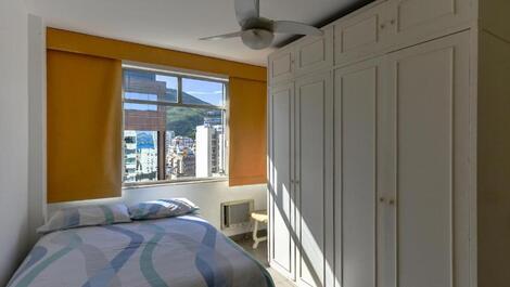 Apt Ipanema post 9, 200 MTS from the beach the best location in Ipanema