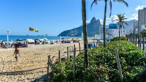 Apt Ipanema post 9, 200 MTS from the beach the best location in Ipanema