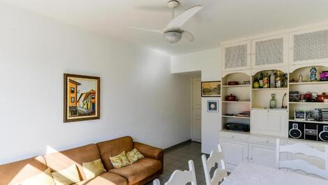 Apt Ipanema post 9, 200 MTS from the beach the best location in Ipanema