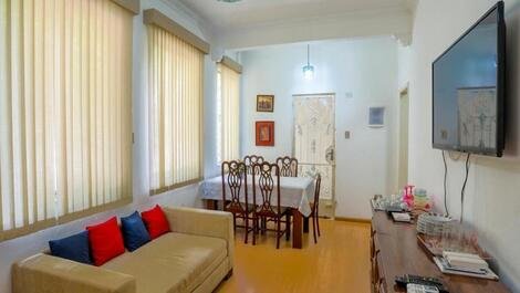 Apartment in the best spot in Copacabana, post 5, 2 blocks from the beach.