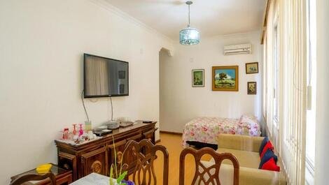 Apartment in the best spot in Copacabana, post 5, 2 blocks from the beach.