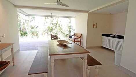 House in Juquehy with 4 bedrooms, complete leisure, beach service.