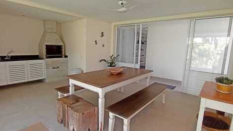 House in Juquehy with 4 bedrooms, complete leisure, beach service.