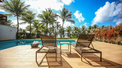 Guarajuba - Casa com 6 suítes Pé na Areia