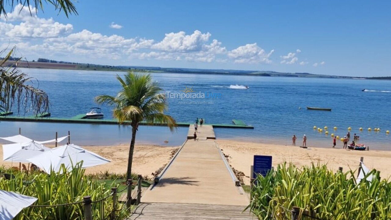 Casa para alquiler de vacaciones em Paranapanema (Represa Jurumirim)