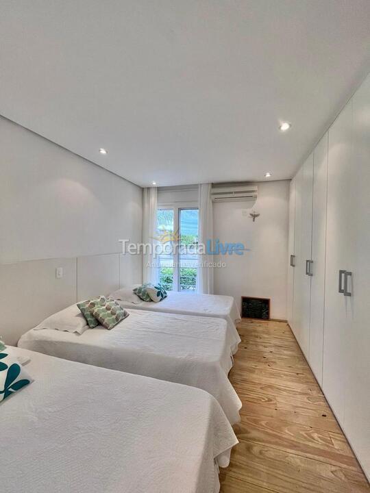 House for vacation rental in São Sebastião (Praia da Baleia)