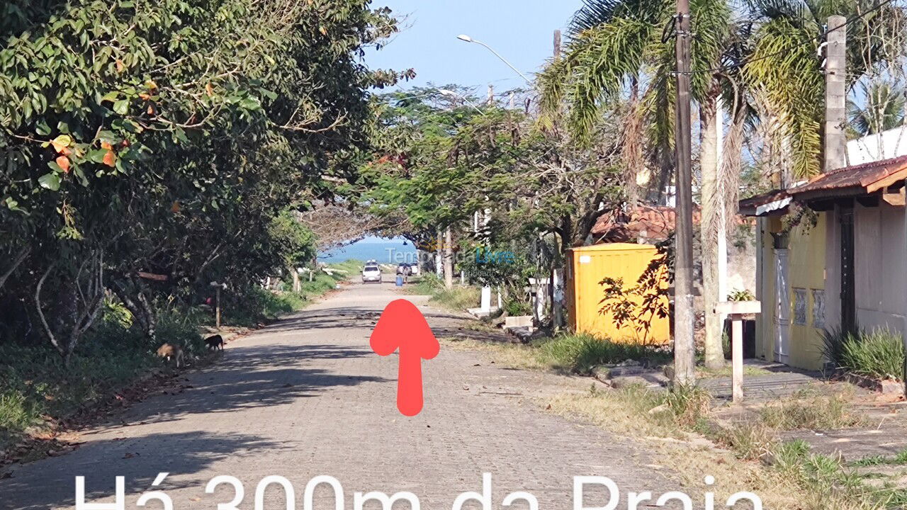 Casa para aluguel de temporada em Peruíbe (Balneario Maria Helena Novaes)