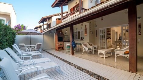 4 bedrooms, private barbecue, shared pool