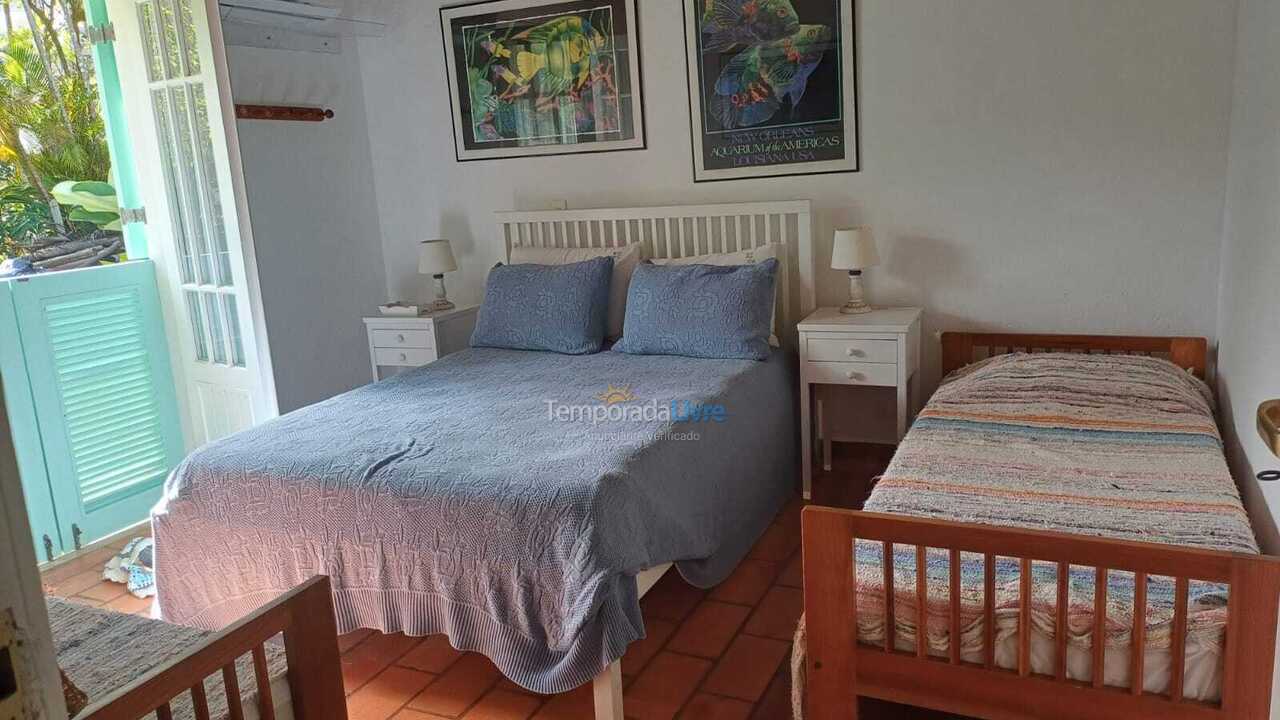 Casa para alquiler de vacaciones em São Sebastião (Praia da Baleia)