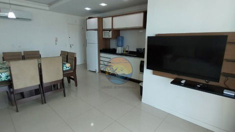 APARTAMENTO NO CENTRO DE BOMBINHAS COM VISTA MAR - NA AVENIDA DA PRAIA