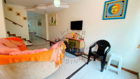 TOWNHOUSE IN THE CENTER OF BOMBINHAS CLOSE TO THE BEACH AND GENERAL SHOPPING