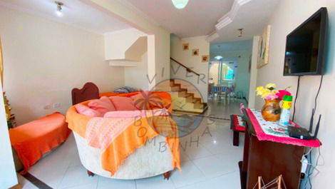 TOWNHOUSE IN THE CENTER OF BOMBINHAS CLOSE TO THE BEACH AND GENERAL SHOPPING