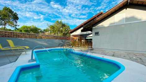 CASA ALTO PADRÃO NO CENTRO DA PRAIA COM PISCINA - 4 QUARTOS