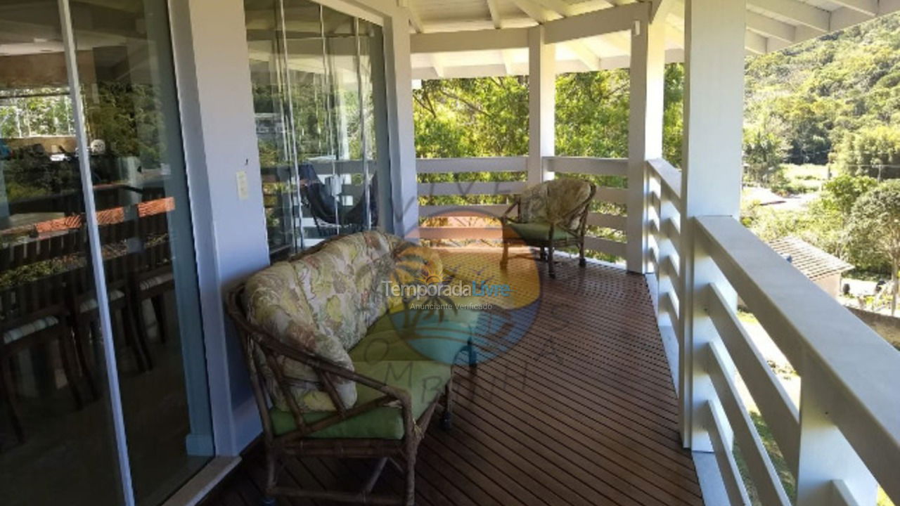 Casa para aluguel de temporada em Bombinhas (Praia de Zimbros)