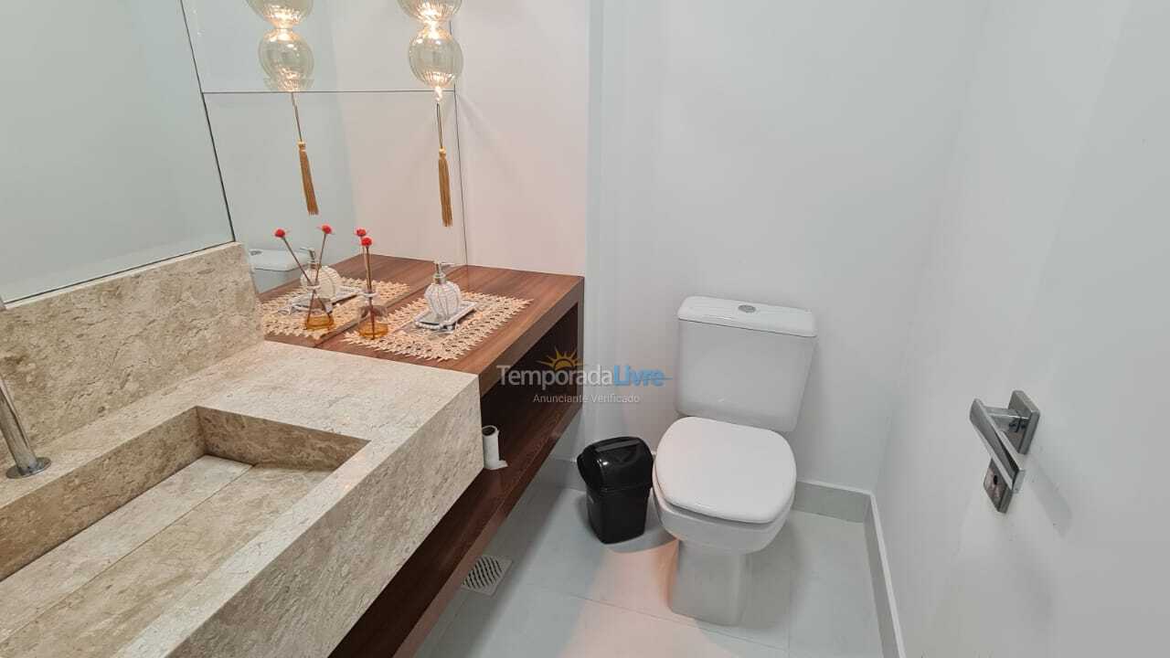 Apartamento para aluguel de temporada em Itapema (Meia Praia)