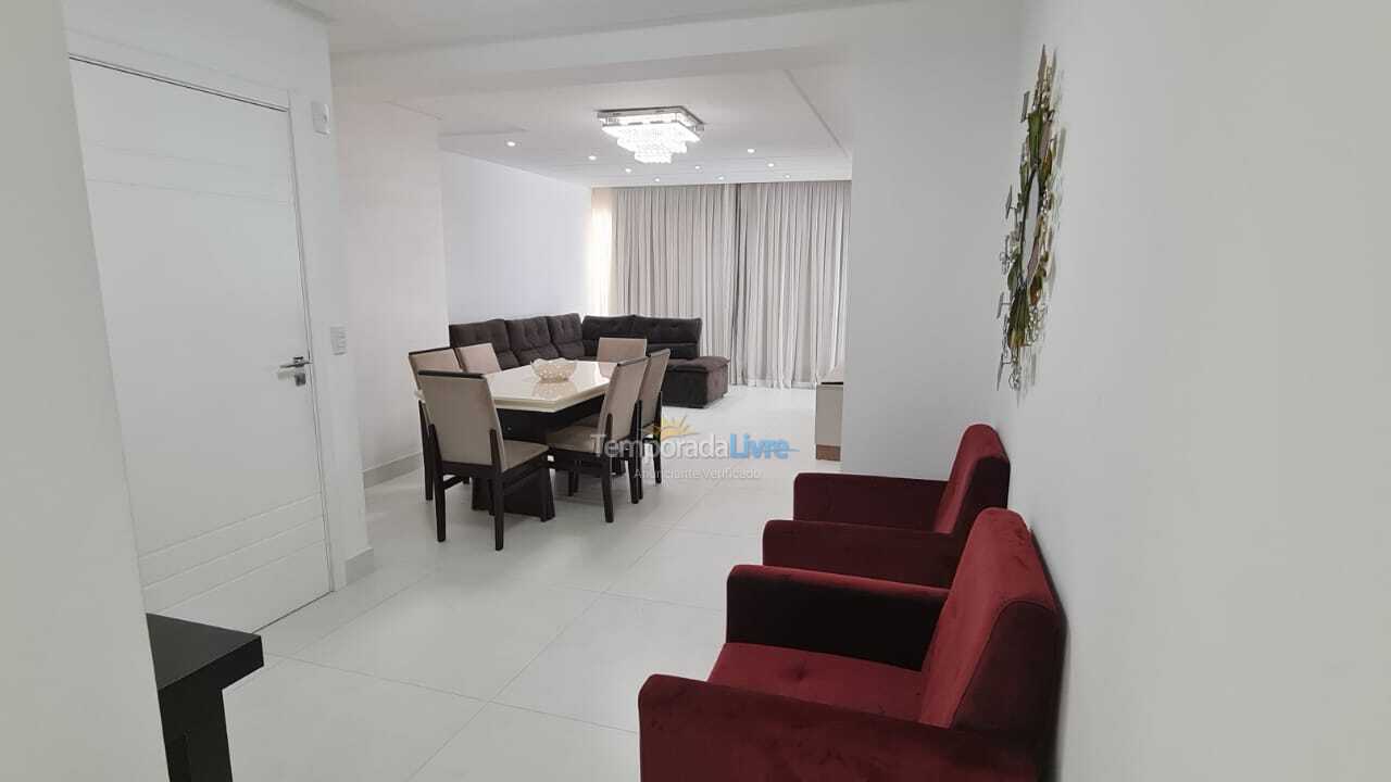 Apartamento para aluguel de temporada em Itapema (Meia Praia)