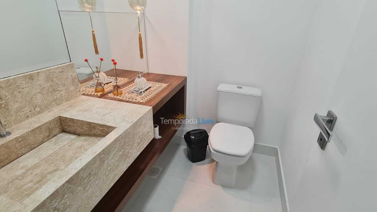 Apartamento para aluguel de temporada em Itapema (Meia Praia)