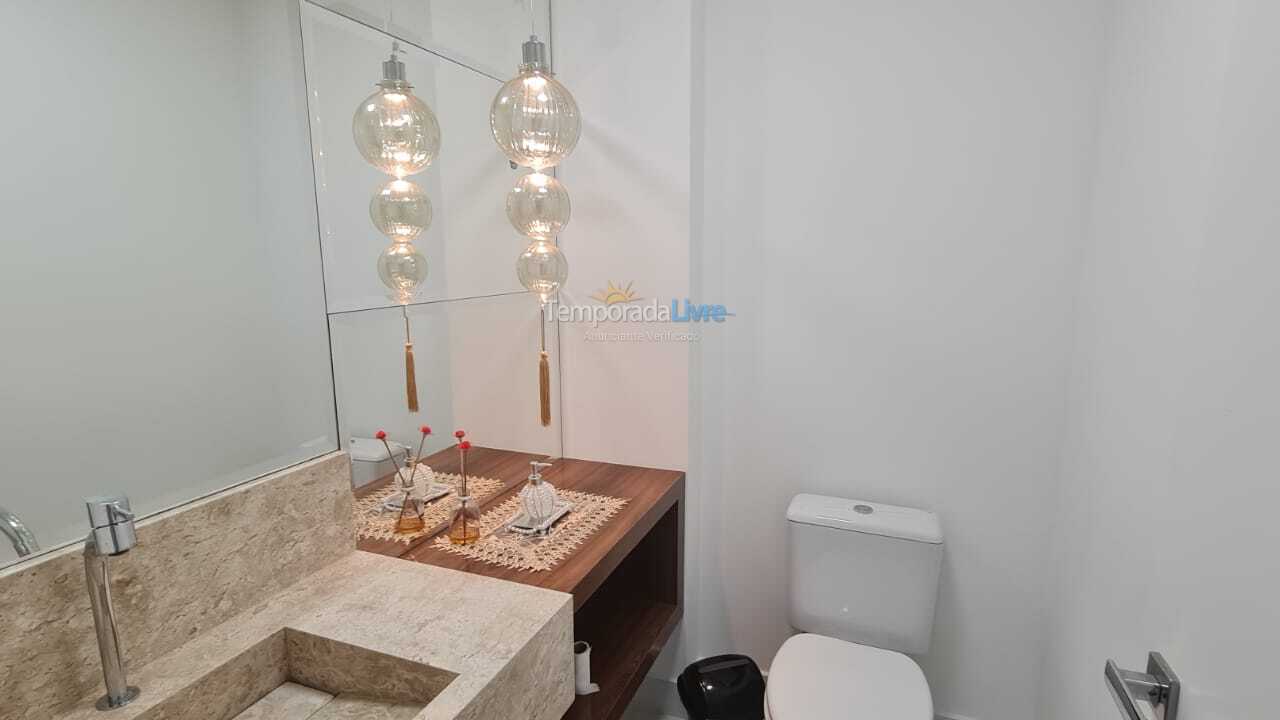 Apartamento para aluguel de temporada em Itapema (Meia Praia)