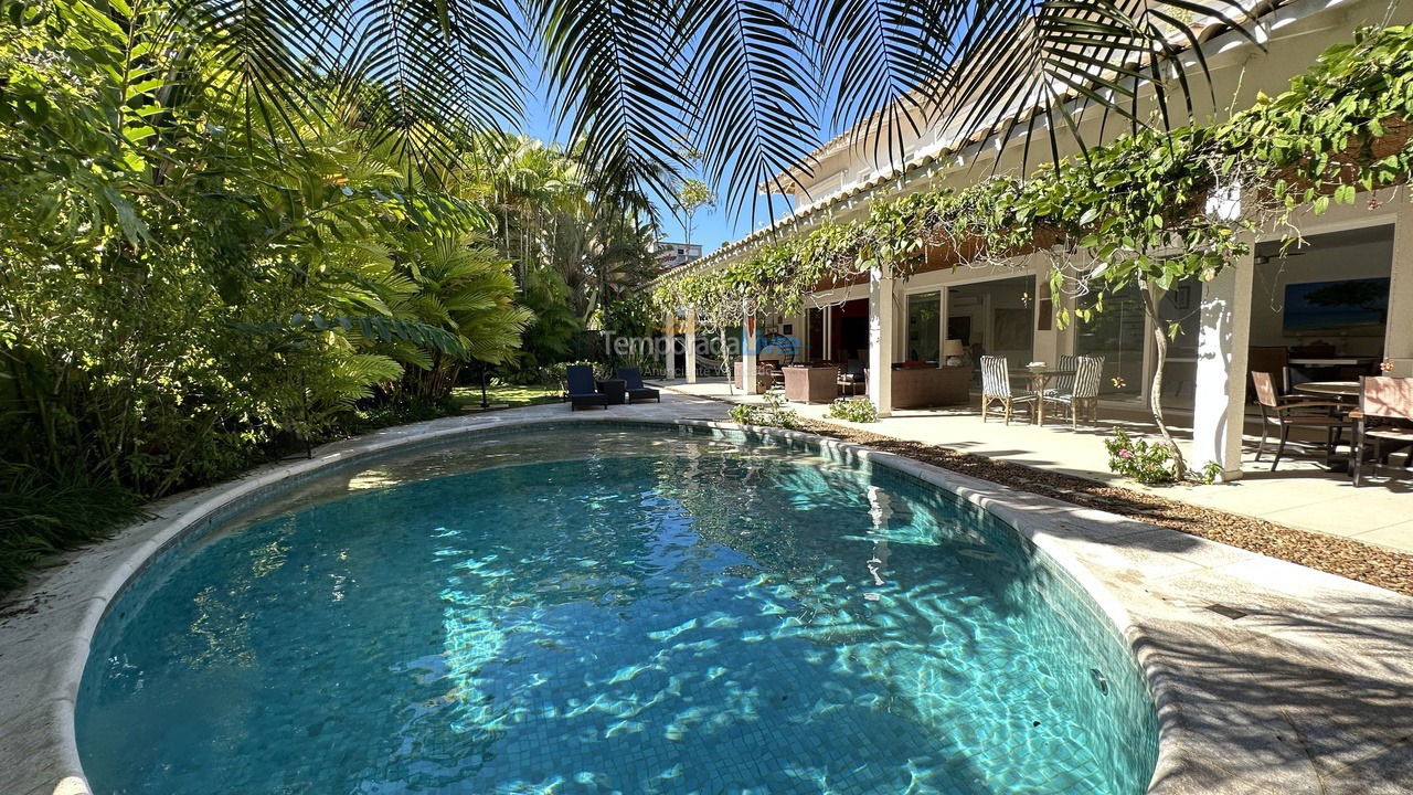 Casa para aluguel de temporada em São Sebastião (Praia da Baleia)