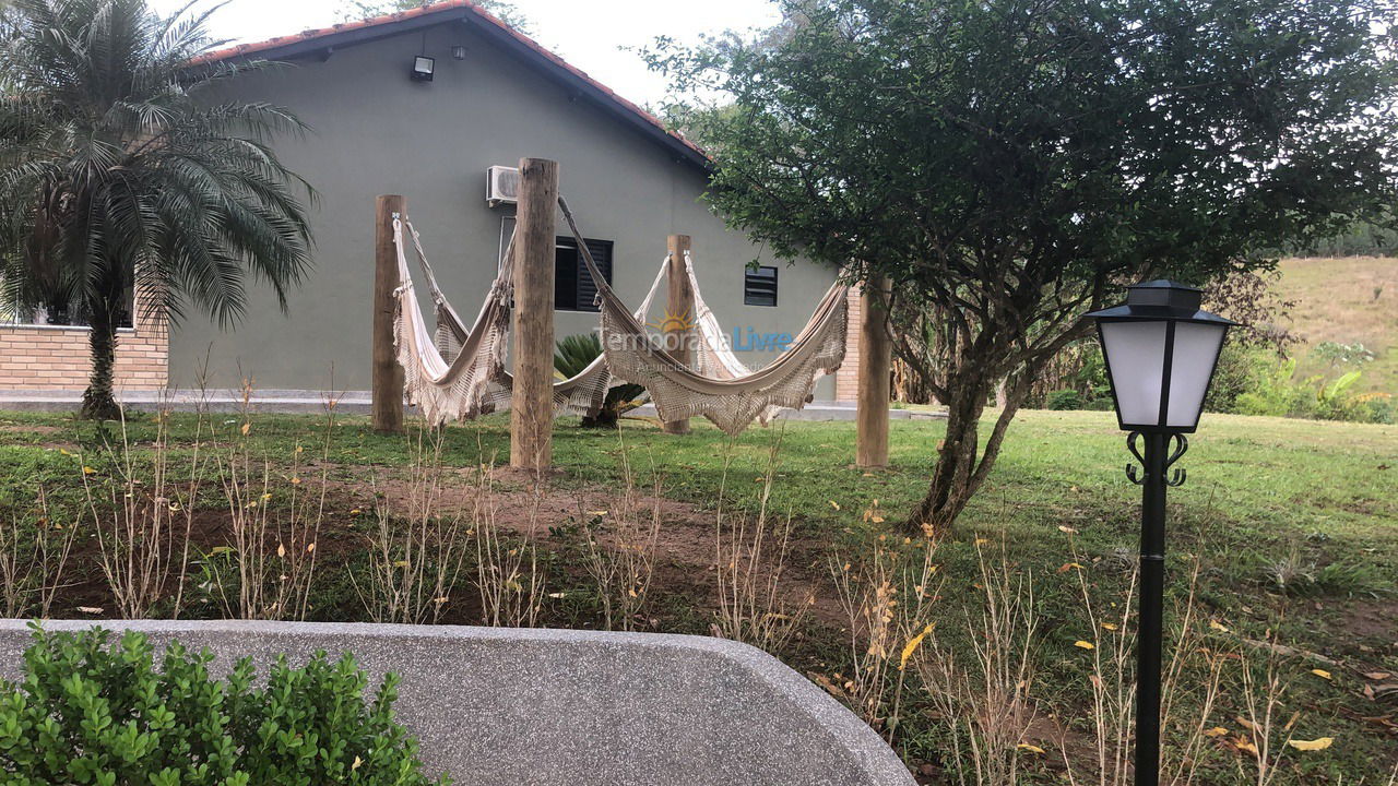 Casa para aluguel de temporada em São José dos Campos (Serra)